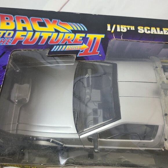 Back To The Future II DeLorean 1/15 Time Machine Movie Car Diamond Select Sealed - Picture 11 of 16